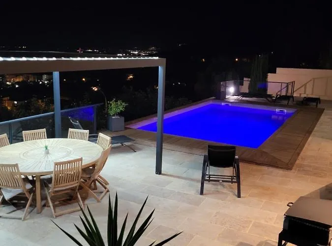 Les De Pietra Rossa * 巴斯蒂亚